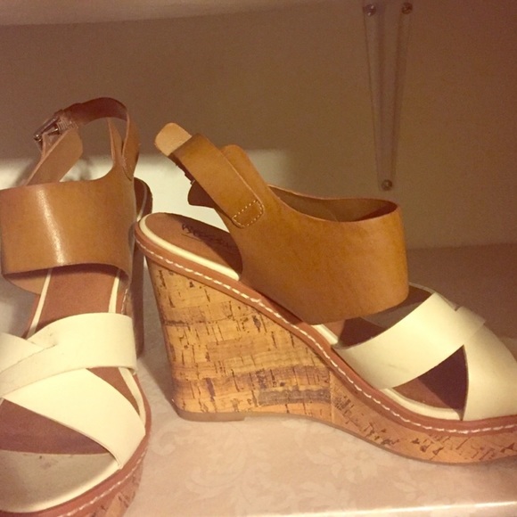 Mossimo Supply Co White and tan wedges size 7.5 - Picture 5 of 5